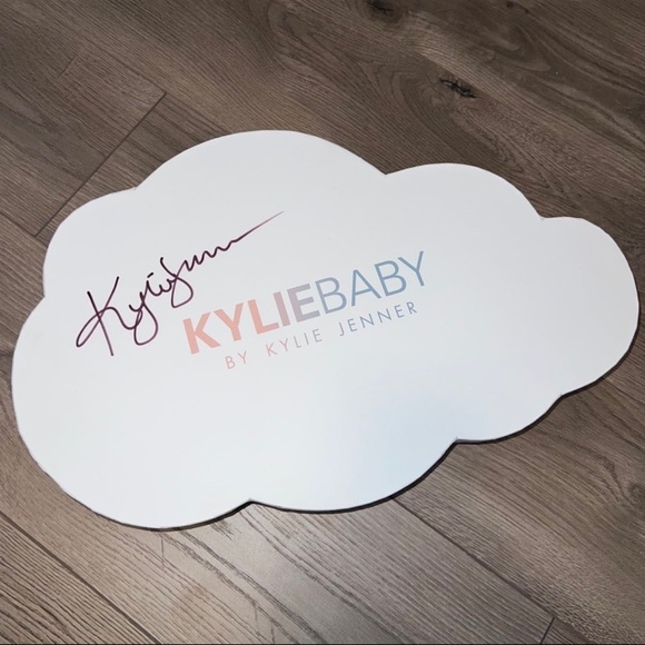 Kylie Baby Signed PR Box - Picture 1 of 3
